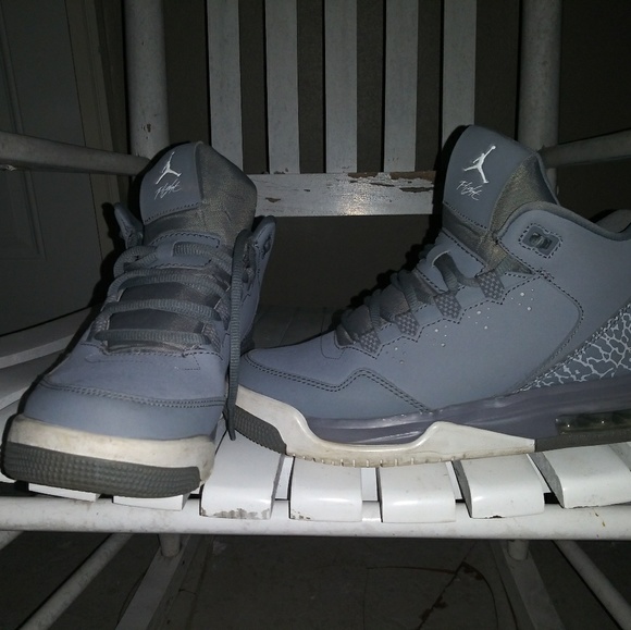Womens jordans - Picture 2 of 2